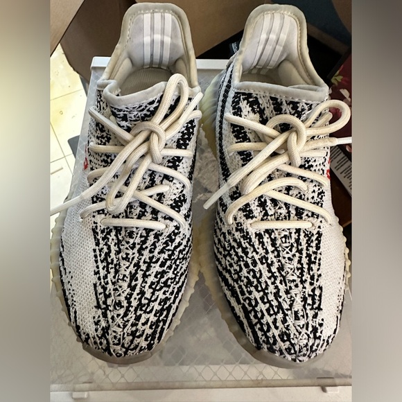adidas Yeezy Boost 350 V2 Zebra - Picture 2 of 6